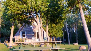 Summerbloom Cottage, Mudge Bay
